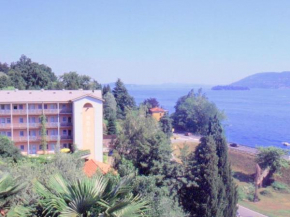 Гостиница Apartment in a residence on Lake Maggiore near the beach  Вербанья
